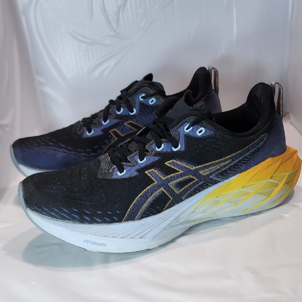 ASICS Novablast 4 Running Shoes Men Sz11.5 Black Yellow Comfort Cushion Sneakers